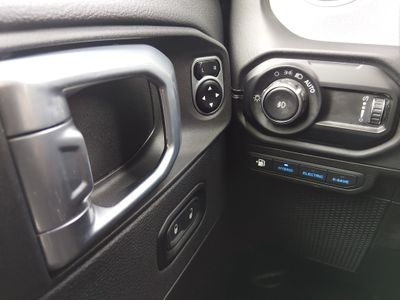2024 Jeep Wrangler 4xe - Photo 13