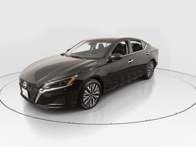 2025 Nissan Altima - Photo 3
