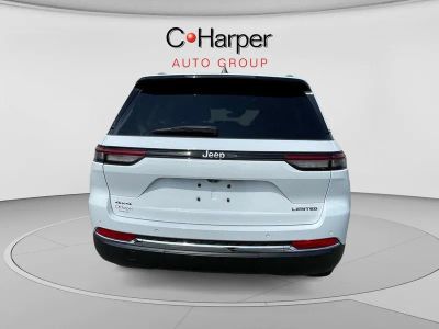 2023 Jeep Grand Cherokee — interior view