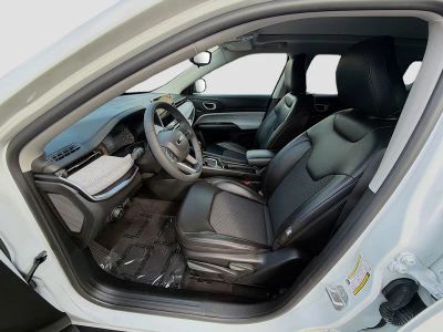 2022 Jeep Compass — photo 18 view