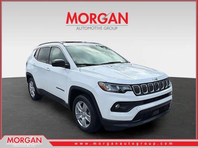 2022 Jeep Compass Latitude in Bright White Clearcoat — front three-quarter view