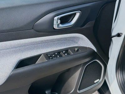 2022 Jeep Compass — photo 16 view