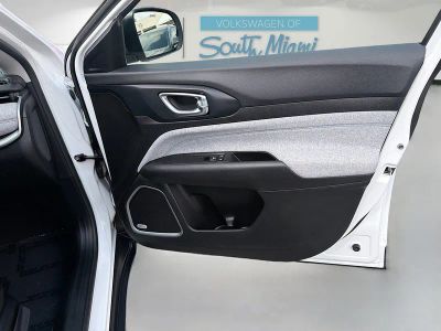 2022 Jeep Compass — photo 33 view
