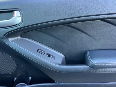 2017 Kia Forte5 - Photo 18