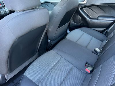 2017 Kia Forte5 - Photo 4