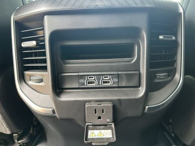 2025 RAM 1500 - Photo 24