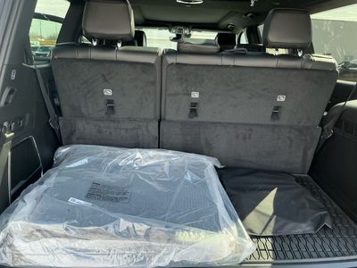 2026 Jeep Grand Wagoneer — photo 18 view