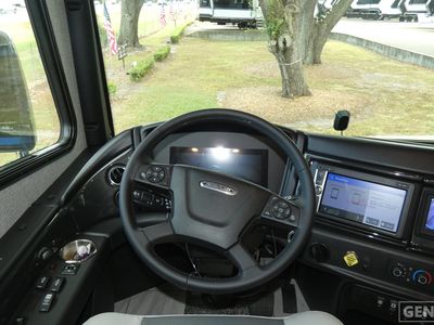 2026 Fleetwood Discovery LXE - Photo 9