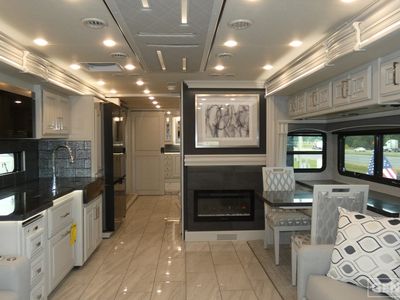 2026 Fleetwood Discovery LXE - Photo 5