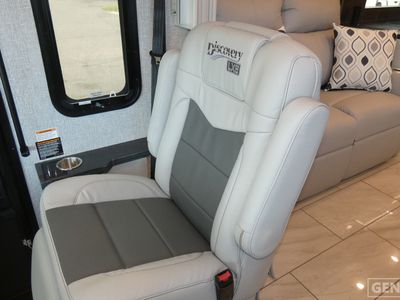 2026 Fleetwood Discovery LXE - Photo 11