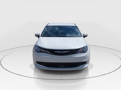 2023 Chrysler Voyager - Photo 2