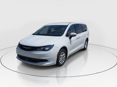 2023 Chrysler Voyager - Photo 3