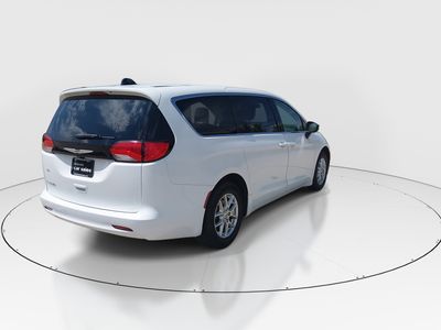 2023 Chrysler Voyager - Photo 7