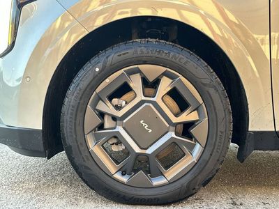 2026 Kia Carnival Hybrid — photo 11 view