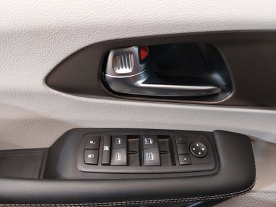 2024 Chrysler Voyager - Photo 19