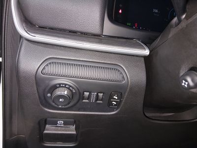 2024 Jeep Wagoneer L - Photo 13