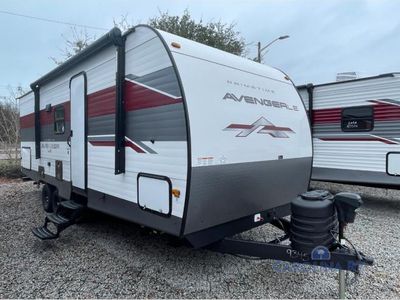 2025 Prime Time Avenger LE — front three-quarter view