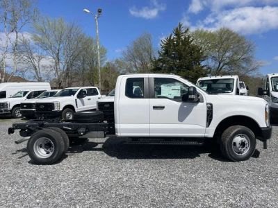 2026 Ford Chassis Cab - Photo 2