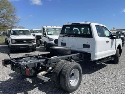 2026 Ford Chassis Cab - Photo 3