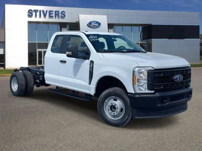 2026 Ford Chassis Cab - Photo 1