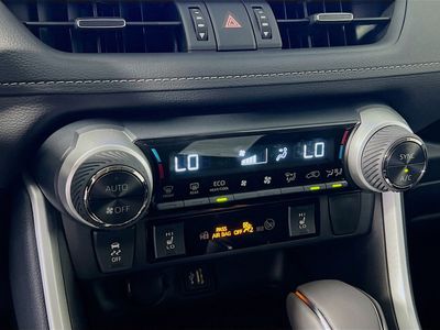 2025 Toyota RAV4 Hybrid - Photo 23