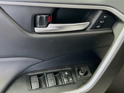 2025 Toyota RAV4 Hybrid - Photo 14