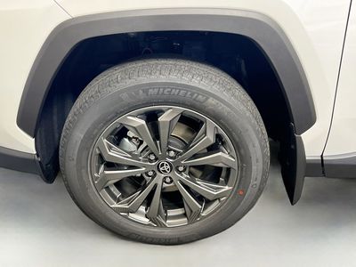 2025 Toyota RAV4 Hybrid - Photo 11