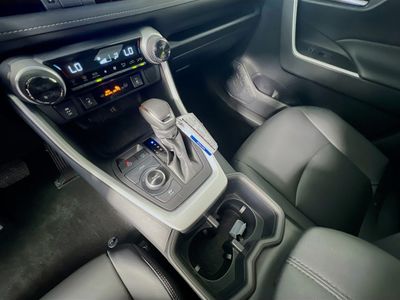 2025 Toyota RAV4 Hybrid - Photo 22
