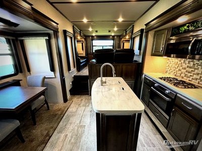 2019 Keystone Montana - Photo 2