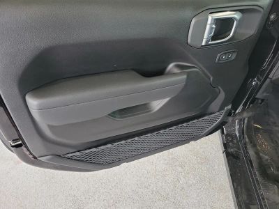 2026 Jeep Wrangler — photo 13 view