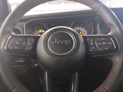 2024 Jeep Wrangler — photo 12 view