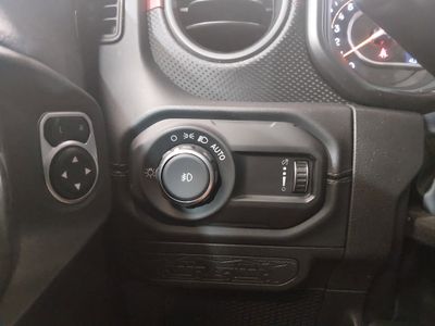 2024 Jeep Wrangler — photo 13 view