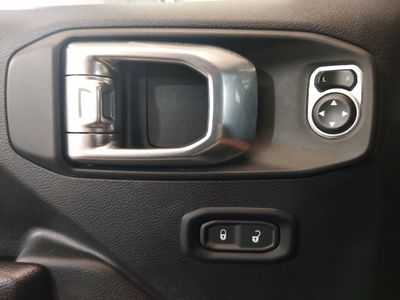 2024 Jeep Wrangler — photo 18 view