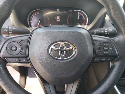 2025 Toyota RAV4 - Photo 12
