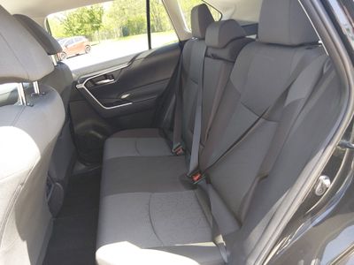 2025 Toyota RAV4 - Photo 18
