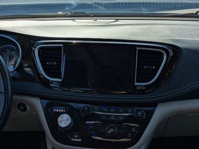 2022 Chrysler Pacifica - Photo 16