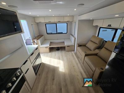 2026 Winnebago Thrive - Photo 7