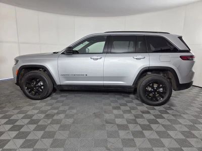2026 Jeep Grand Cherokee — photo 11 view