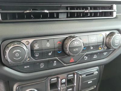 2026 Jeep Wrangler — photo 25 view