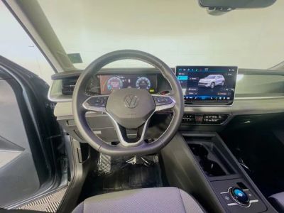 2025 Volkswagen Tiguan — photo 14 view