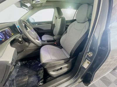 2025 Volkswagen Tiguan — photo 10 view