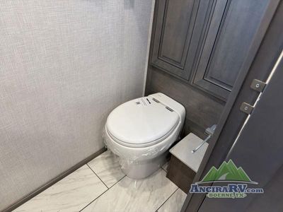2026 Fleetwood RV Discovery LXE - Photo 25