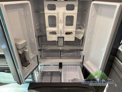 2026 Fleetwood RV Discovery LXE - Photo 12