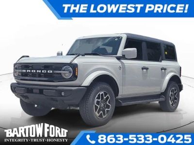 2026 Ford Bronco Outer Banks in Avalanche — front three-quarter view