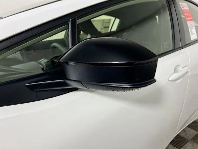 2025 Toyota Prius Plug-In Hybrid — photo 10 view