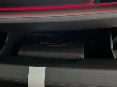 2025 Toyota Prius Plug-In Hybrid — photo 32 view