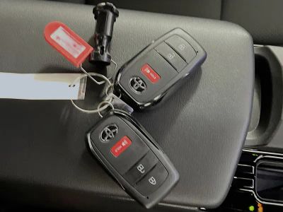 2025 Toyota Prius Plug-In Hybrid — photo 33 view