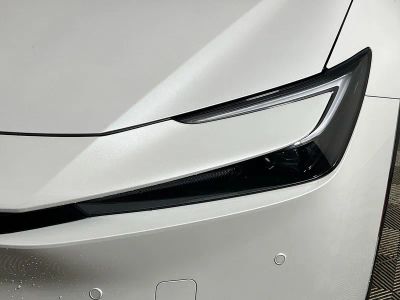 2025 Toyota Prius Plug-In Hybrid — photo 9 view