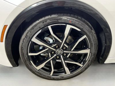 2025 Toyota Prius Plug-In Hybrid — photo 11 view