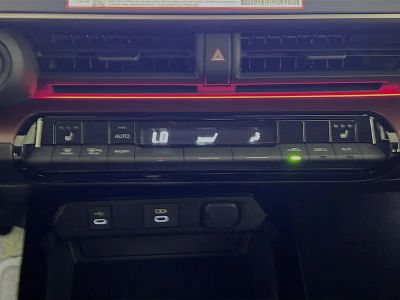 2025 Toyota Prius Plug-In Hybrid — photo 23 view